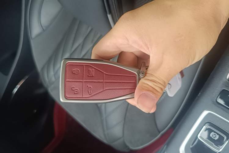 Used Hongqi HS5 2022 Revised Version 2.0T Smart Connect Flagship Edition Vehicle Key