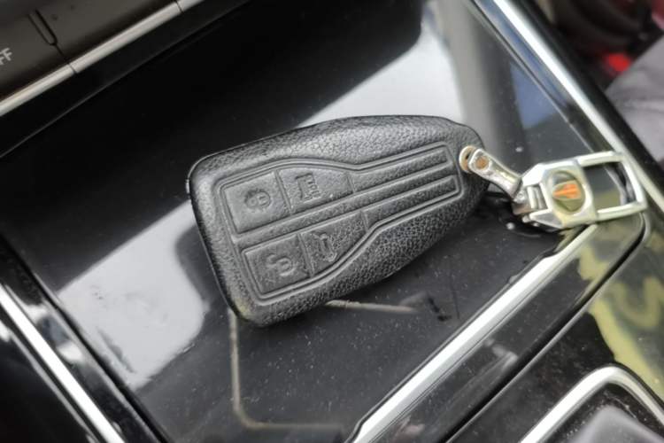 Used Hongqi HS5 2022 Revised Version 2.0T Smart Connect Flagship Edition Vehicle Key