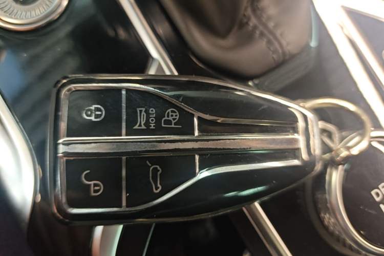 Used Hongqi HS5 2022 Revised Version 2.0T Smart Connect Flagship Edition Vehicle Key