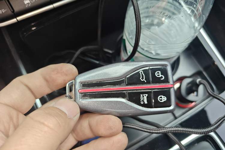 Used Hongqi HS5 2022 Revised Version 2.0T Smart Connect Flagship Edition Vehicle Key