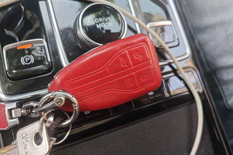 Used Hongqi HS5 2022 Facelifted Version 2.0T Smart Connect Flagship All-Wheel-Drive Edition Vehicle Key