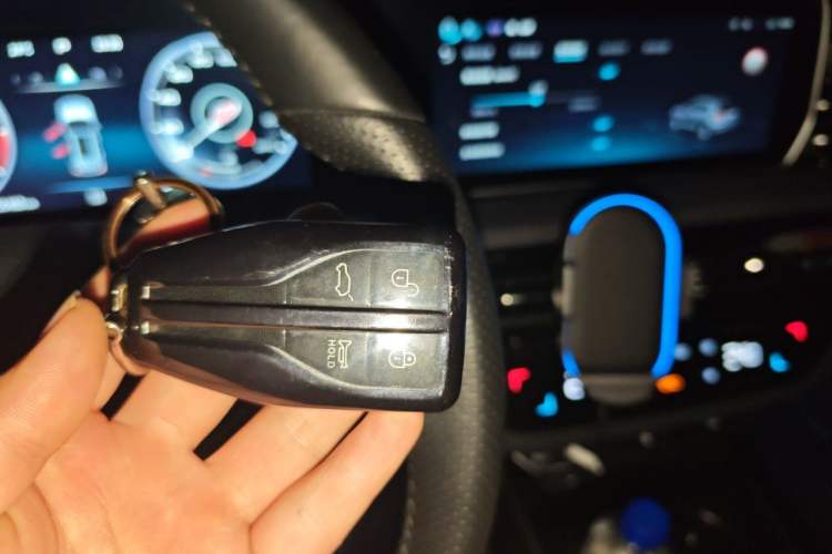Used Hongqi HS5 2022 Revised Version 2.0T Smart Connect Flagship Edition Vehicle Key