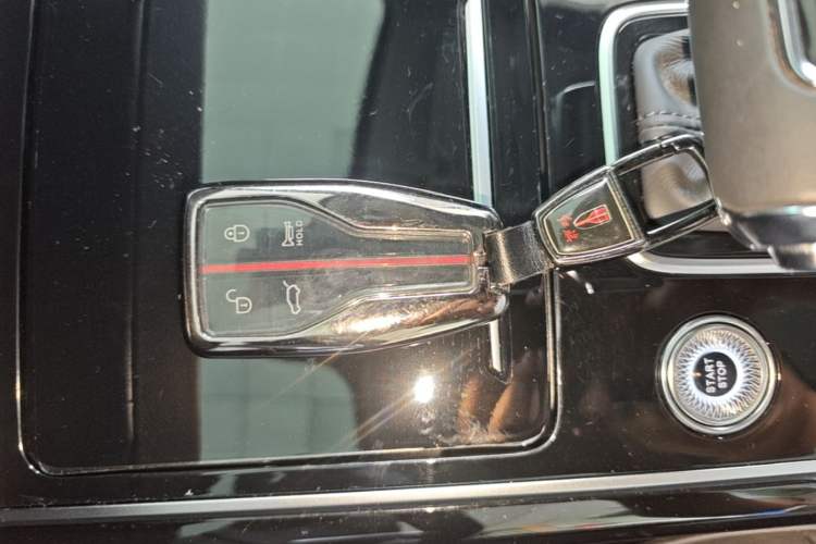 Used Hongqi HS5 2022 Facelifted Version 2.0T Smart Connect Flagship All-Wheel-Drive Edition Vehicle Key