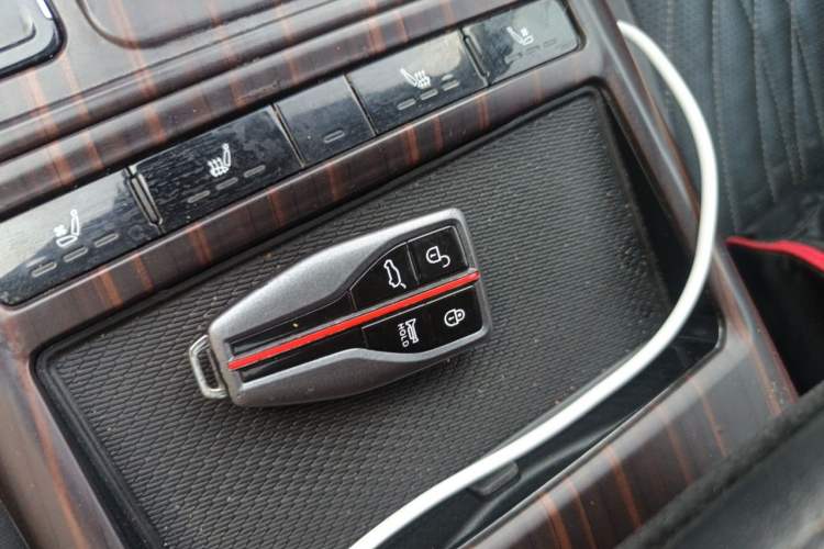 Used Hongqi HS5 2022 Revised Version 2.0T Smart Connect Flagship Edition Vehicle Key
