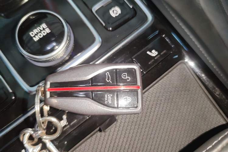 Used Hongqi HS5 2022 Facelifted Version 2.0T Smart Connect Flagship All-Wheel-Drive Edition Vehicle Key
