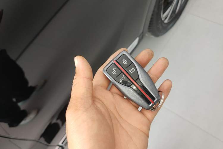 Used Hongqi HS5 2022 Revised Version 2.0T Smart Connect Flagship Edition Vehicle Key
