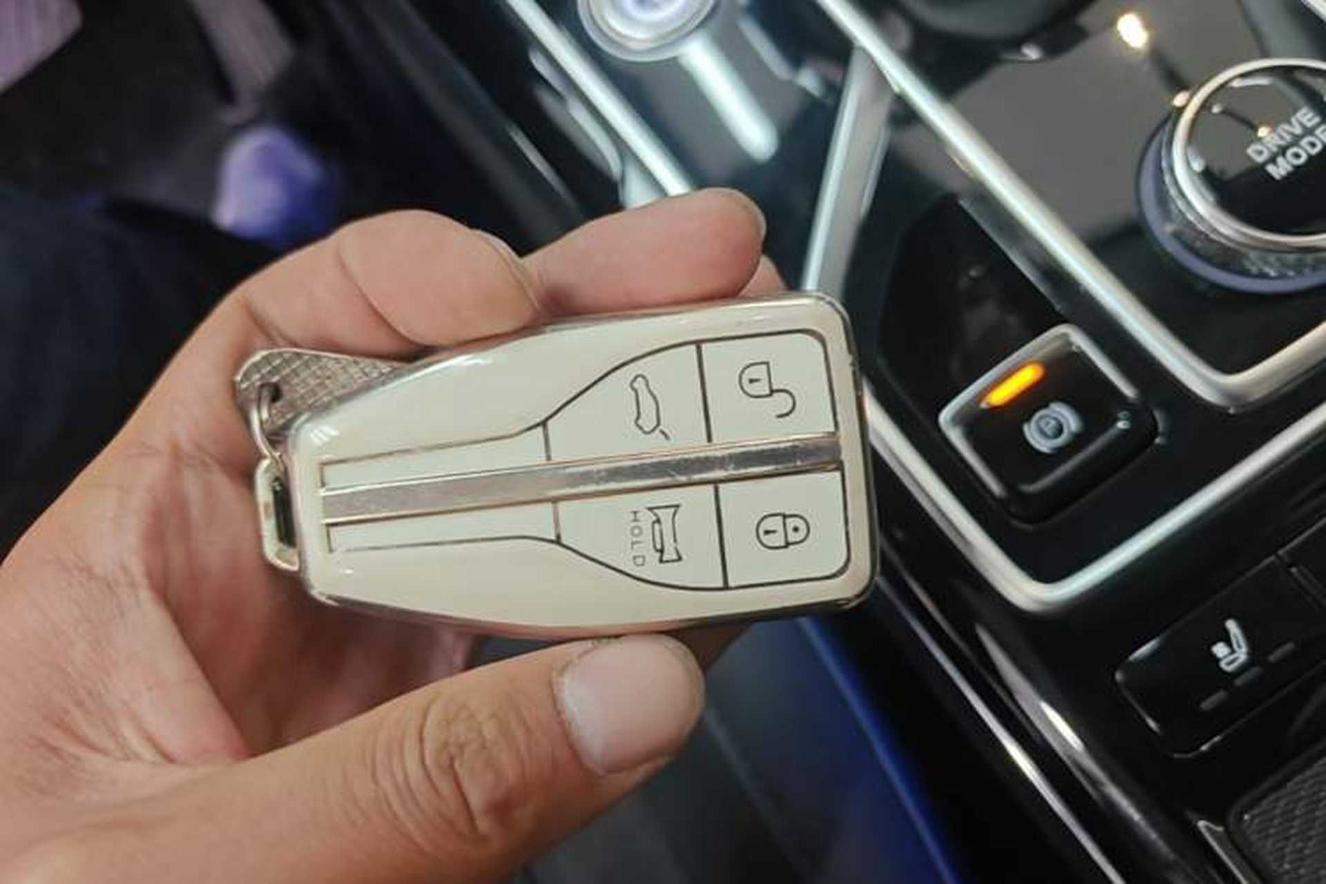 Used Hongqi HS5 2022 Revised Version 2.0T Smart Connect Flagship Edition Vehicle Key