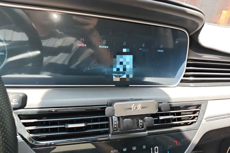 Used Hongqi HS5 2022 Facelifted Version 2.0T Smart Connect Flagship All-Wheel-Drive Edition Audio And AC Panel