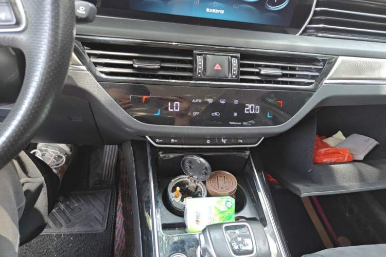 Used Hongqi HS5 2022 Revised Version 2.0T Smart Connect Flagship Edition Audio And AC Panel