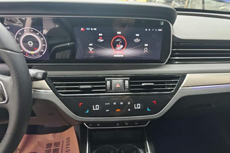 Used Hongqi HS5 2022 Facelifted Version 2.0T Smart Connect Flagship All-Wheel-Drive Edition Audio And AC Panel