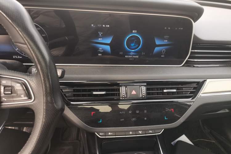 Used Hongqi HS5 2022 Facelifted Version 2.0T Smart Connect Flagship All-Wheel-Drive Edition Audio And AC Panel