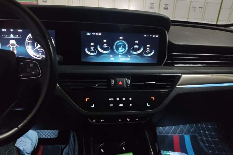 Used Hongqi HS5 2022 Facelifted Version 2.0T Smart Connect Flagship All-Wheel-Drive Edition Audio And AC Panel