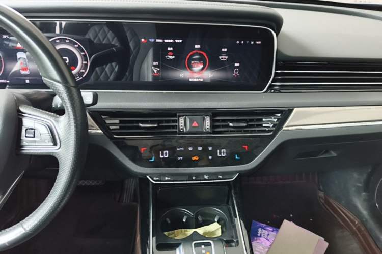 Used Hongqi HS5 2022 Facelifted Version 2.0T Smart Connect Flagship All-Wheel-Drive Edition Audio And AC Panel