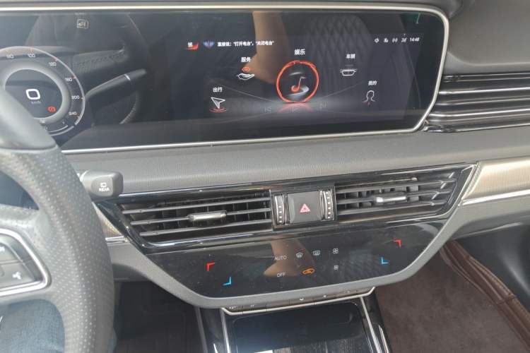 Used Hongqi HS5 2022 Facelifted Version 2.0T Smart Connect Flagship All-Wheel-Drive Edition Audio And AC Panel