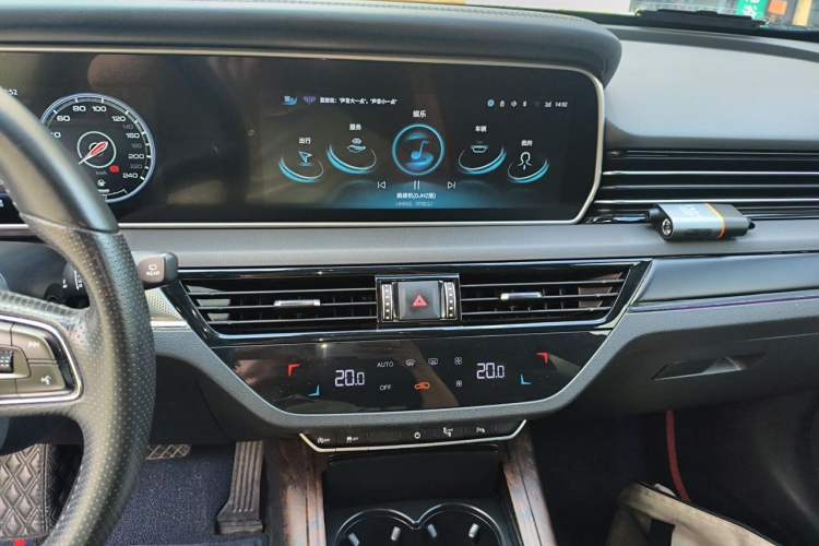 Used Hongqi HS5 2022 Facelifted Version 2.0T Smart Connect Flagship All-Wheel-Drive Edition Audio And AC Panel