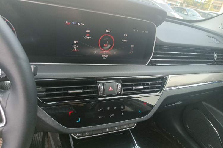Used Hongqi HS5 2022 Revised Version 2.0T Smart Connect Flagship Edition Audio And AC Panel