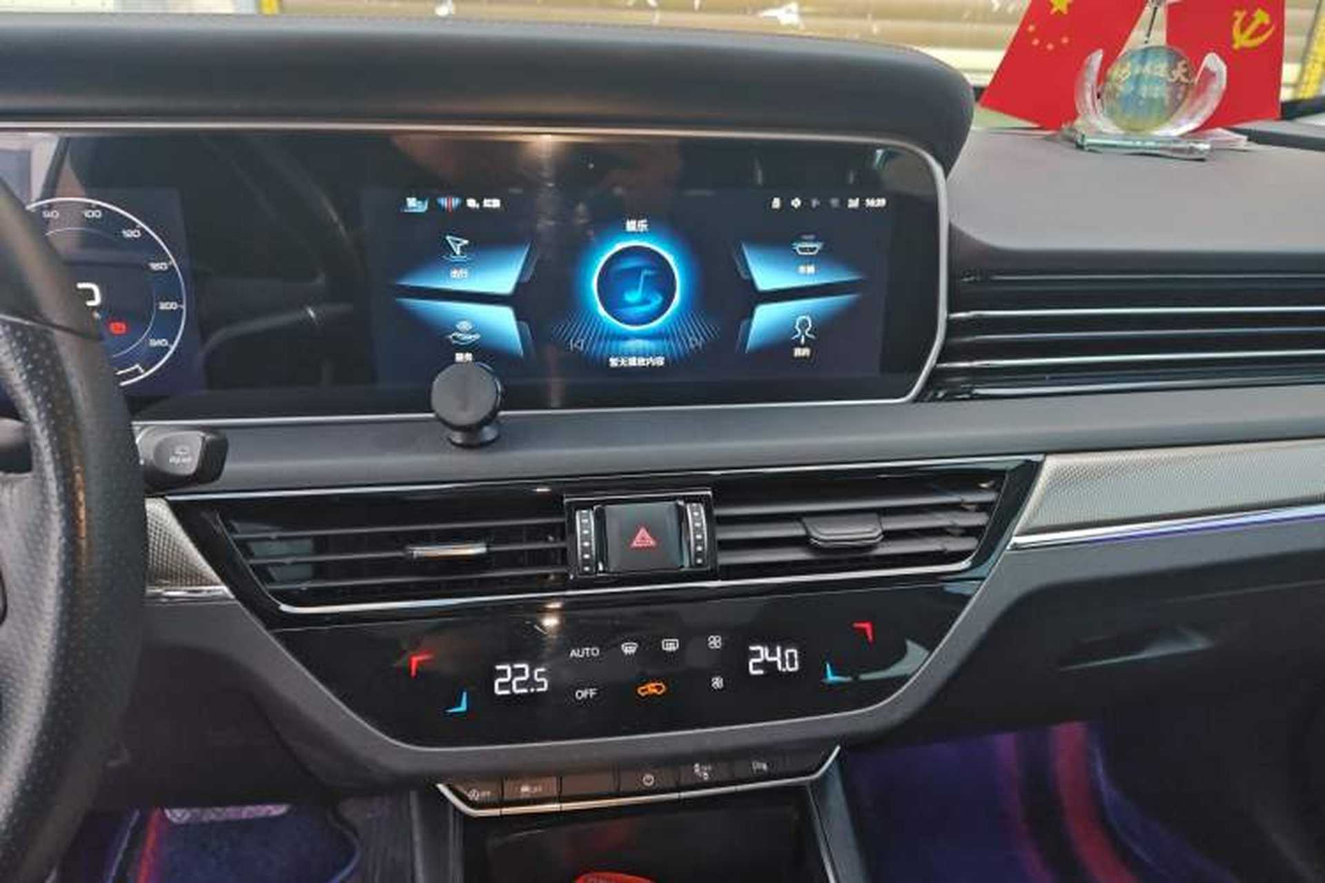 Used Hongqi HS5 2022 Revised Version 2.0T Smart Connect Flagship Edition Audio And AC Panel