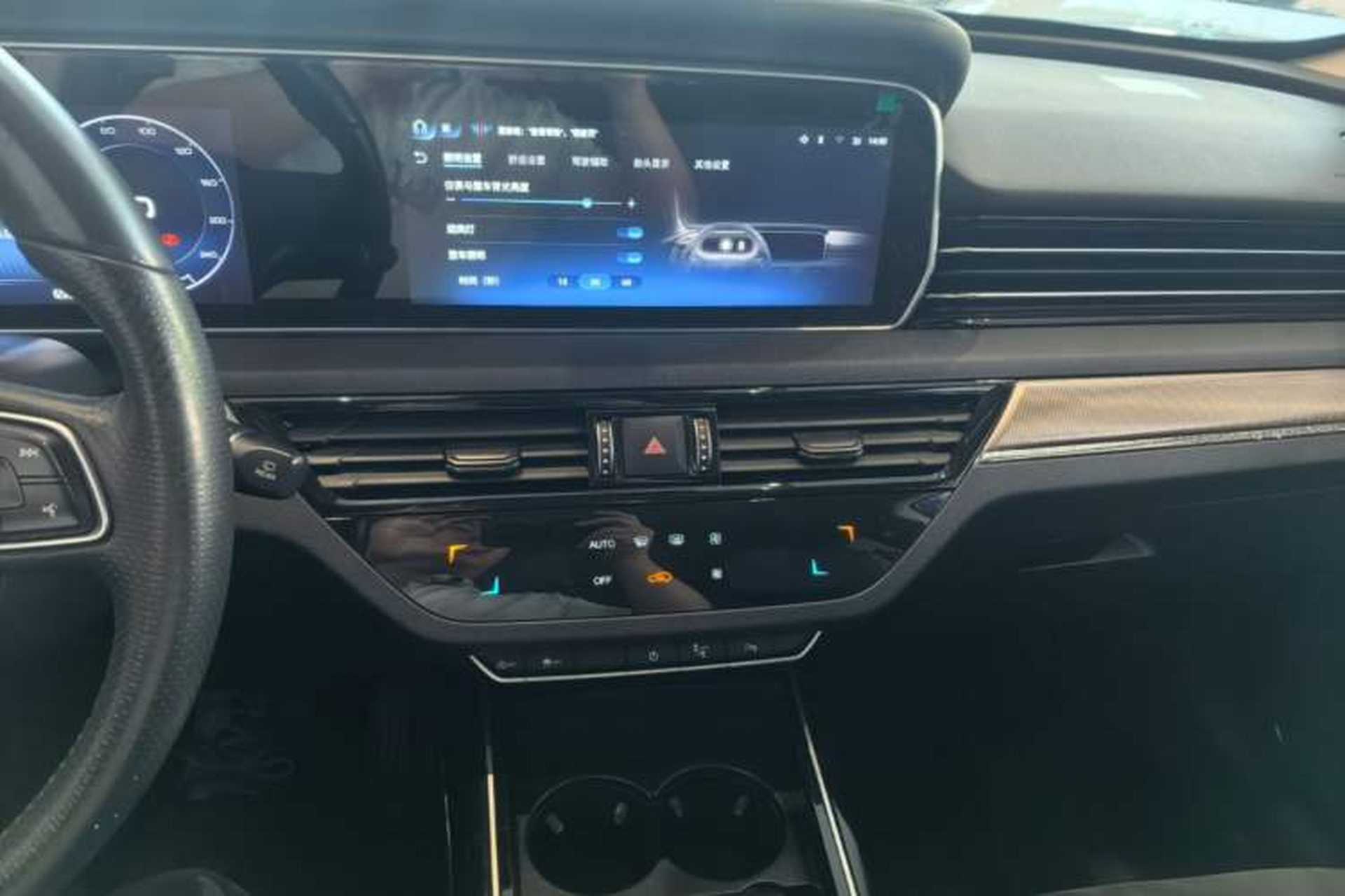 Used Hongqi HS5 2022 Facelifted Version 2.0T Smart Connect Flagship All-Wheel-Drive Edition Audio And AC Panel