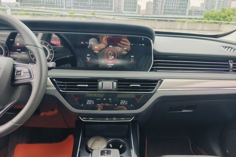 Used Hongqi HS5 2022 Facelifted Version 2.0T Smart Connect Flagship All-Wheel-Drive Edition Audio And AC Panel