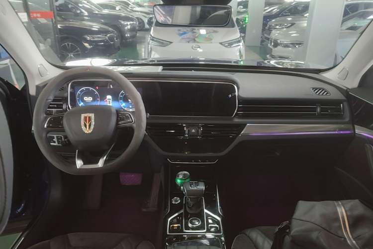 Used Hongqi HS5 2022 Revised Version 2.0T Smart Connect Flagship Edition Center Console