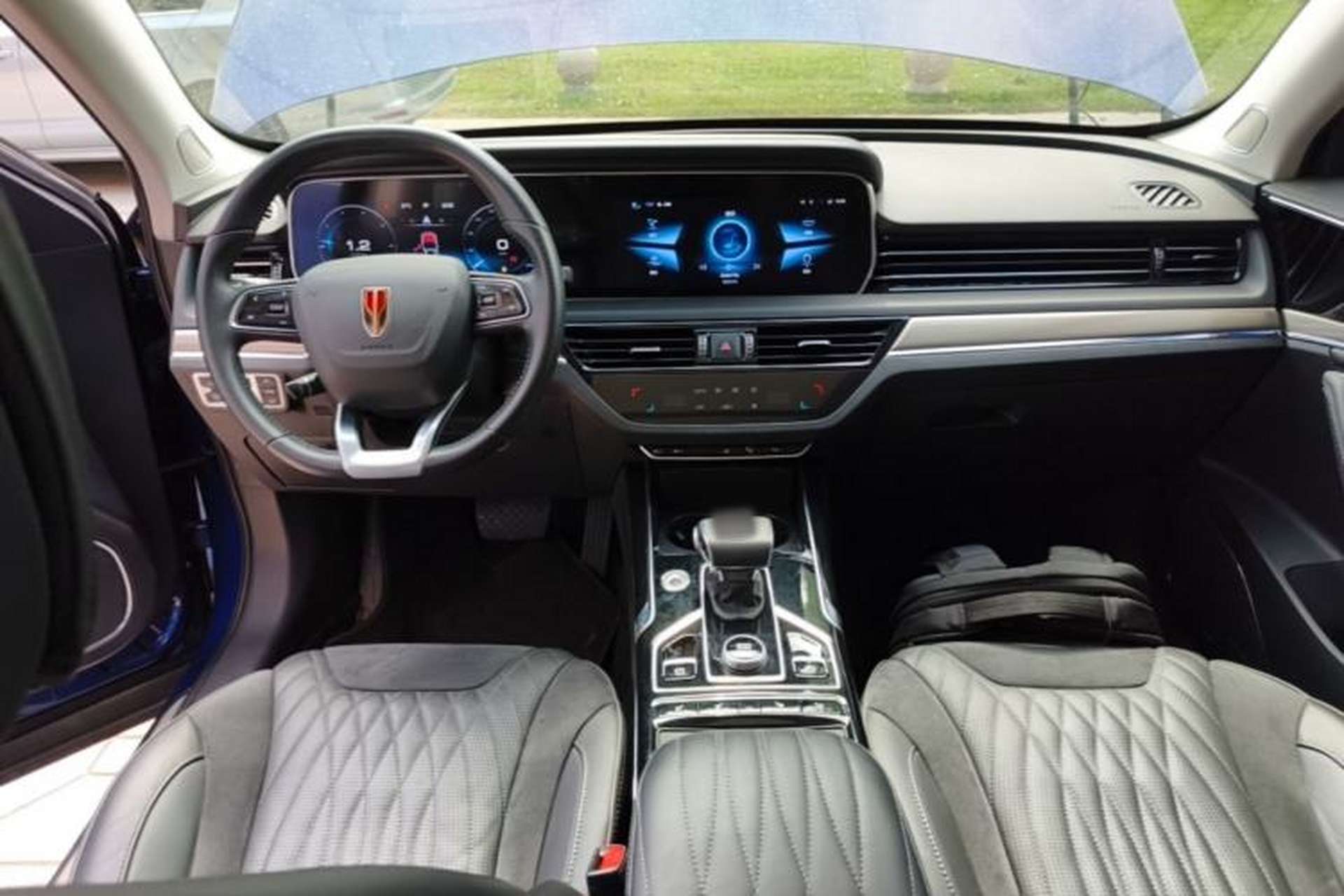 Used Hongqi HS5 2022 Revised Version 2.0T Smart Connect Flagship Edition Center Console