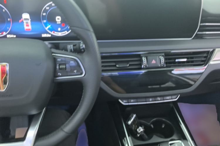 Used Hongqi HS5 2022 Revised Version 2.0T Smart Connect Flagship Edition Center Console