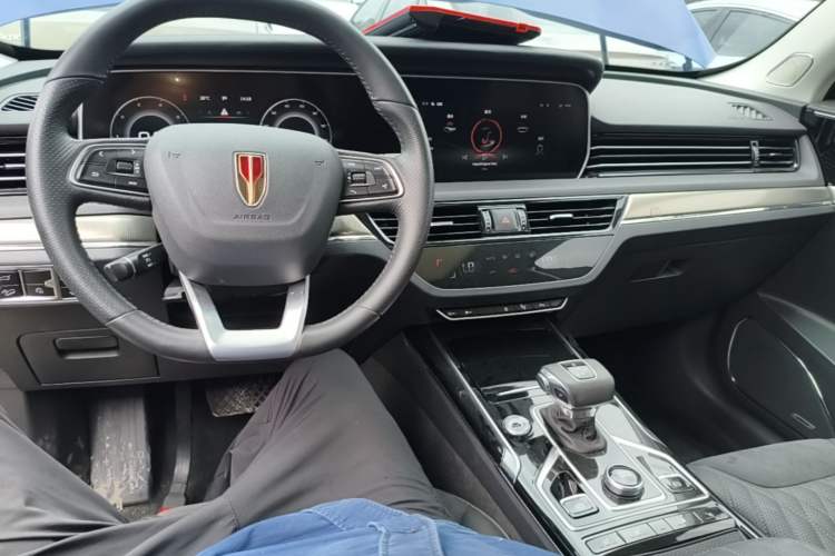 Used Hongqi HS5 2022 Revised Version 2.0T Smart Connect Flagship Edition Center Console