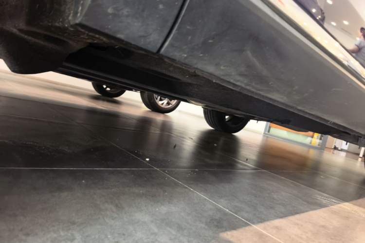 Used Hongqi HS5 2022 Facelifted Version 2.0T Smart Connect Flagship All-Wheel-Drive Edition Chassis Front Left