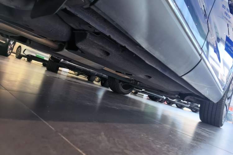 Used Hongqi HS5 2022 Facelifted Version 2.0T Smart Connect Flagship All-Wheel-Drive Edition Chassis Rear Right