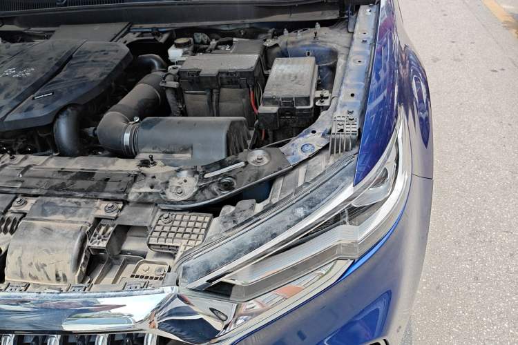 Used Hongqi HS5 2022 Facelifted Version 2.0T Smart Connect Flagship All-Wheel-Drive Edition Engine Bay Left