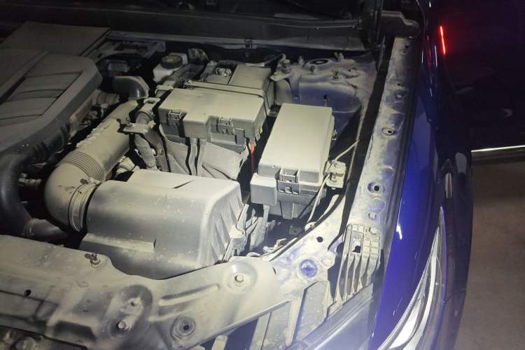Used Hongqi HS5 2022 Facelifted Version 2.0T Smart Connect Flagship All-Wheel-Drive Edition Engine Bay Left