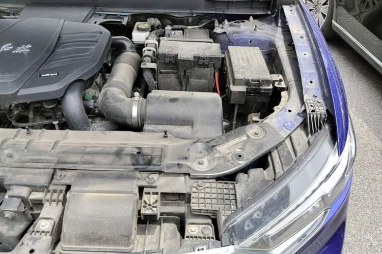 Used Hongqi HS5 2022 Facelifted Version 2.0T Smart Connect Flagship All-Wheel-Drive Edition Engine Bay Left