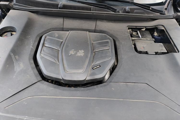 Used Hongqi HS5 2022 Facelifted Version 2.0T Smart Connect Flagship All-Wheel-Drive Edition Engine Bay