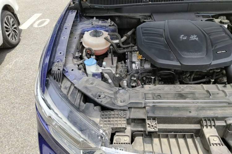 Used Hongqi HS5 2022 Facelifted Version 2.0T Smart Connect Flagship All-Wheel-Drive Edition Engine Bay Right