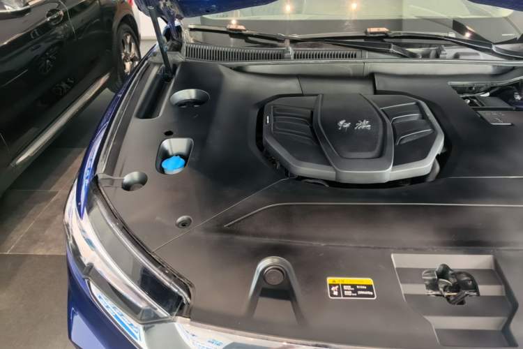 Used Hongqi HS5 2022 Facelifted Version 2.0T Smart Connect Flagship All-Wheel-Drive Edition Engine Bay Right