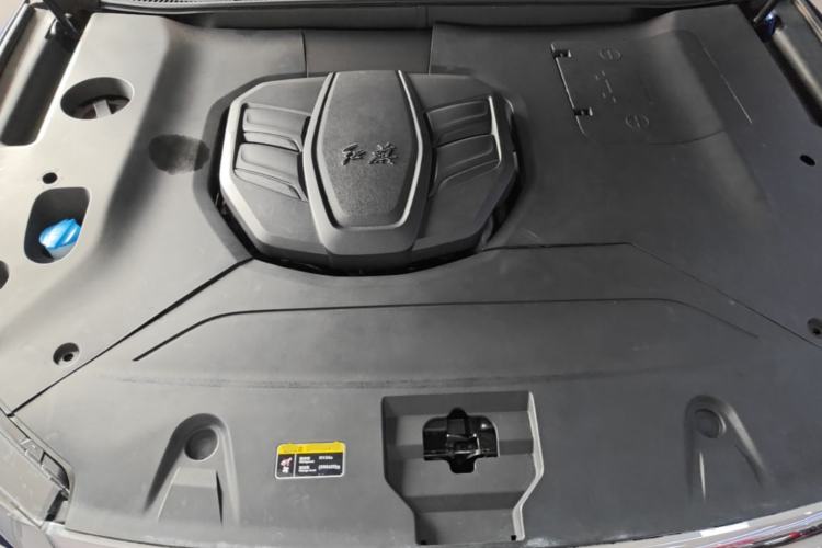 Used Hongqi HS5 2022 Facelifted Version 2.0T Smart Connect Flagship All-Wheel-Drive Edition Engine Bay