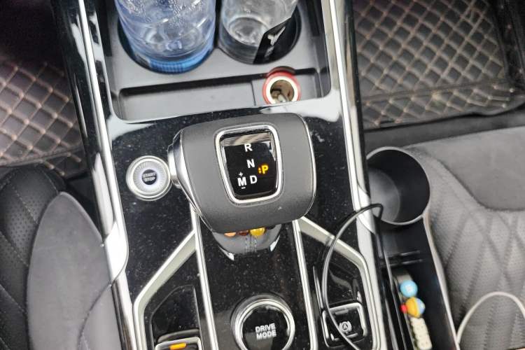 Used Hongqi HS5 2022 Revised Version 2.0T Smart Connect Flagship Edition Gear Lever