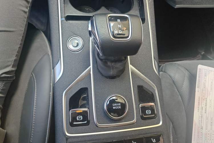 Used Hongqi HS5 2022 Revised Version 2.0T Smart Connect Flagship Edition Gear Lever