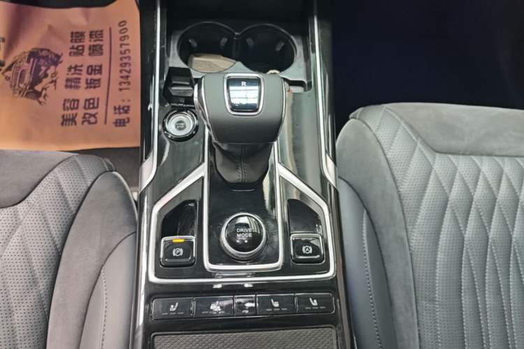 Used Hongqi HS5 2022 Facelifted Version 2.0T Smart Connect Flagship All-Wheel-Drive Edition Gear Lever