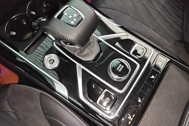 Used Hongqi HS5 2022 Revised Version 2.0T Smart Connect Flagship Edition Gear Lever