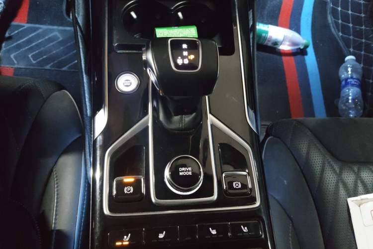 Used Hongqi HS5 2022 Facelifted Version 2.0T Smart Connect Flagship All-Wheel-Drive Edition Gear Lever