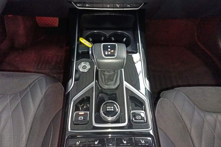 Used Hongqi HS5 2022 Revised Version 2.0T Smart Connect Flagship Edition Gear Lever