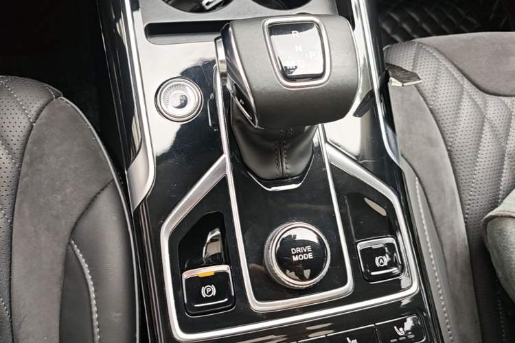 Used Hongqi HS5 2022 Facelifted Version 2.0T Smart Connect Flagship All-Wheel-Drive Edition Gear Lever