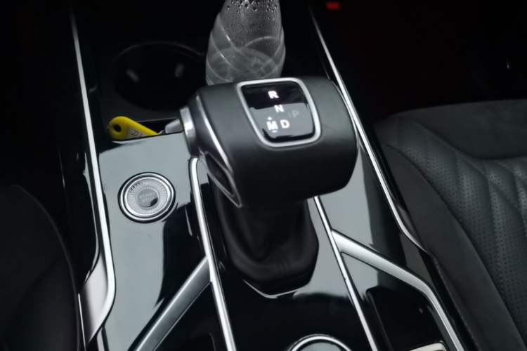 Used Hongqi HS5 2022 Revised Version 2.0T Smart Connect Flagship Edition Gear Lever