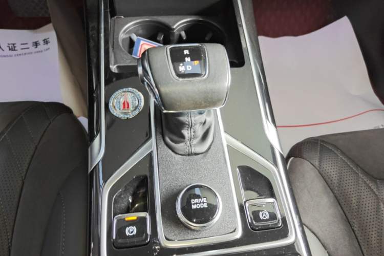 Used Hongqi HS5 2022 Facelifted Version 2.0T Smart Connect Flagship All-Wheel-Drive Edition Gear Lever