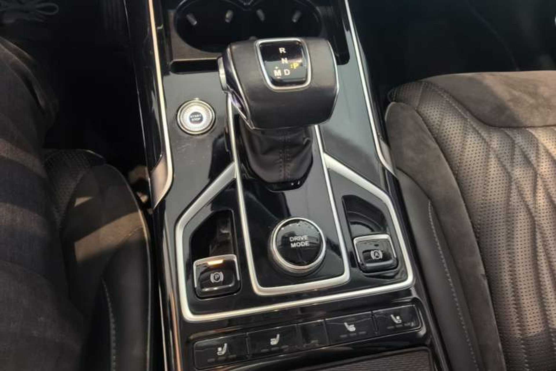 Used Hongqi HS5 2022 Facelifted Version 2.0T Smart Connect Flagship All-Wheel-Drive Edition Gear Lever