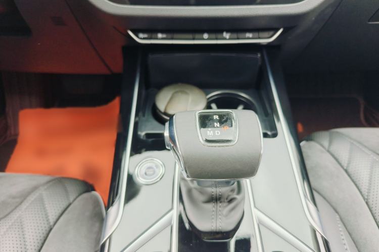 Used Hongqi HS5 2022 Facelifted Version 2.0T Smart Connect Flagship All-Wheel-Drive Edition Gear Lever