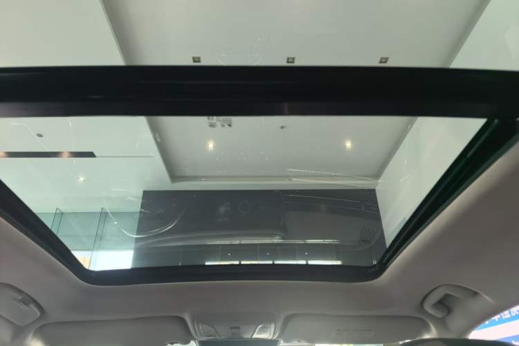 Used Hongqi HS5 2022 Facelifted Version 2.0T Smart Connect Flagship All-Wheel-Drive Edition Headliner