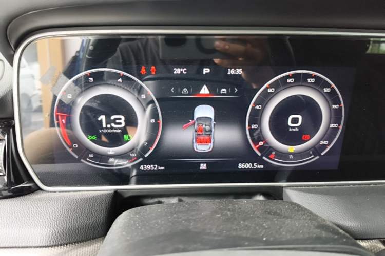 Used Hongqi HS5 2022 Facelifted Version 2.0T Smart Connect Flagship All-Wheel-Drive Edition Instrument Cluster