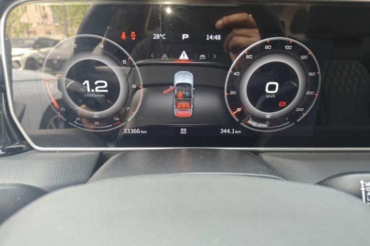 Used Hongqi HS5 2022 Facelifted Version 2.0T Smart Connect Flagship All-Wheel-Drive Edition Instrument Cluster